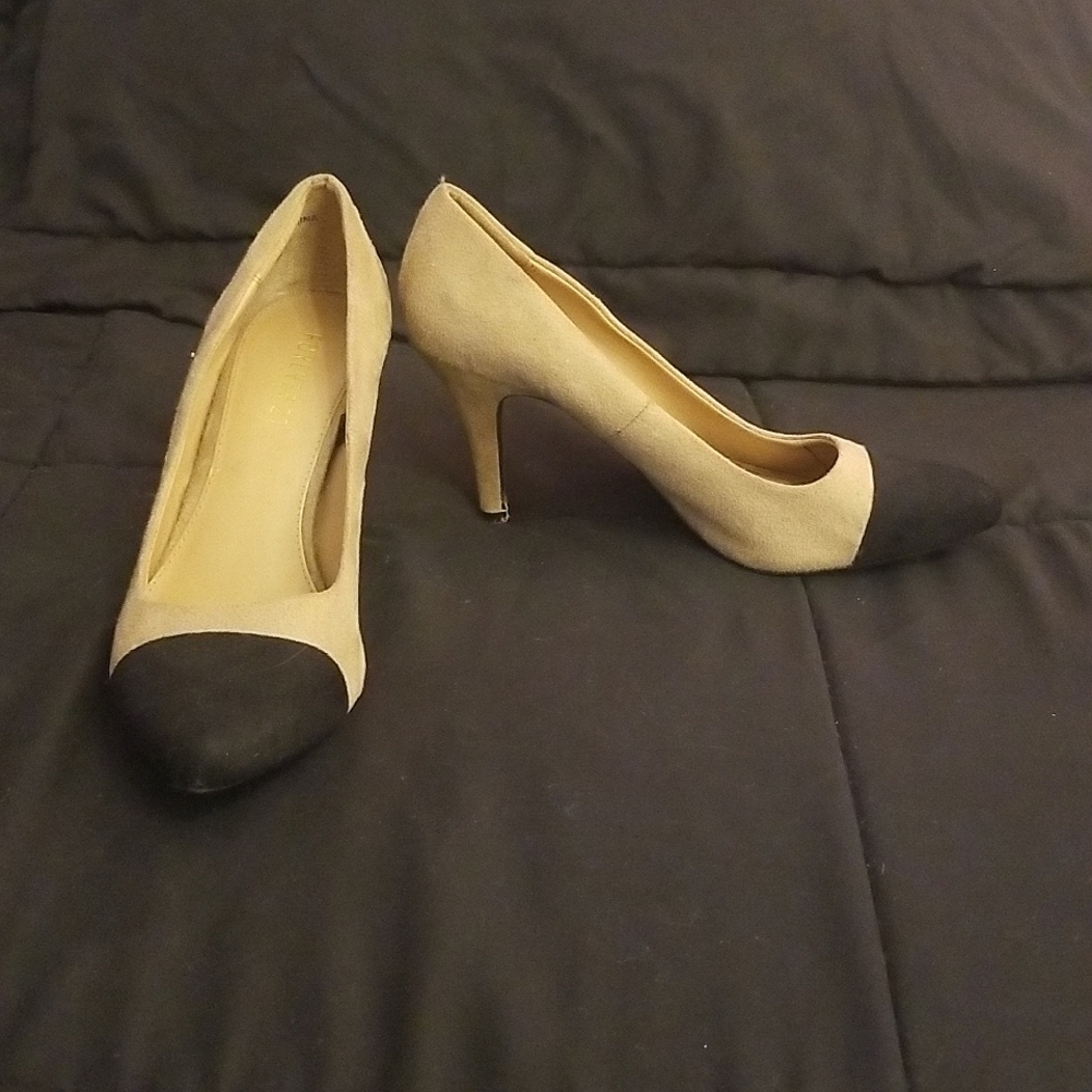 Duo-tone Black Tipped Nude Pumps